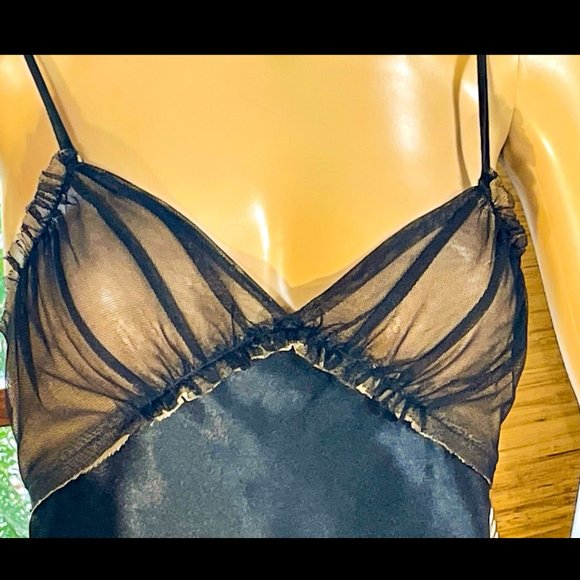 ▪️VERA WANG▪️Black & Nude Ruffle Trim Mesh & Satin Slip Chemise Lingerie - Picture 3 of 6
